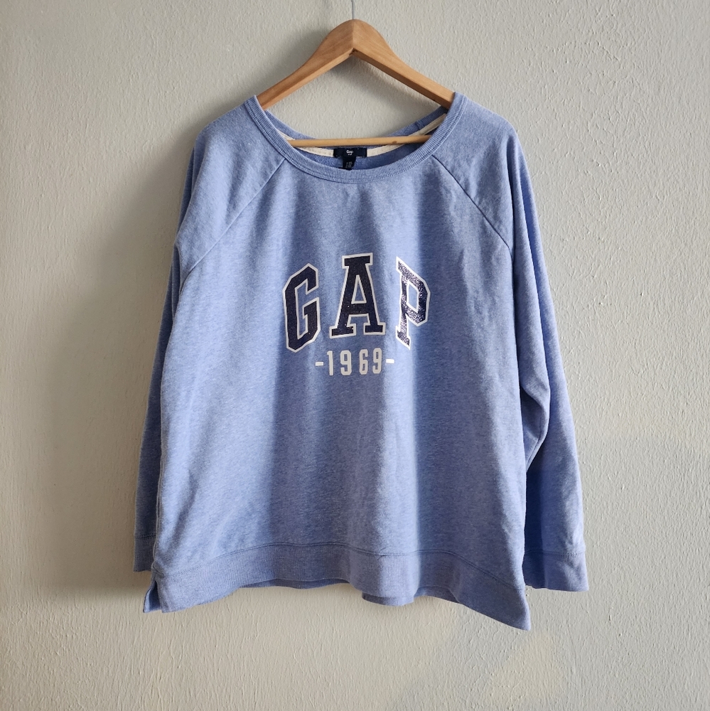 Gap sweater